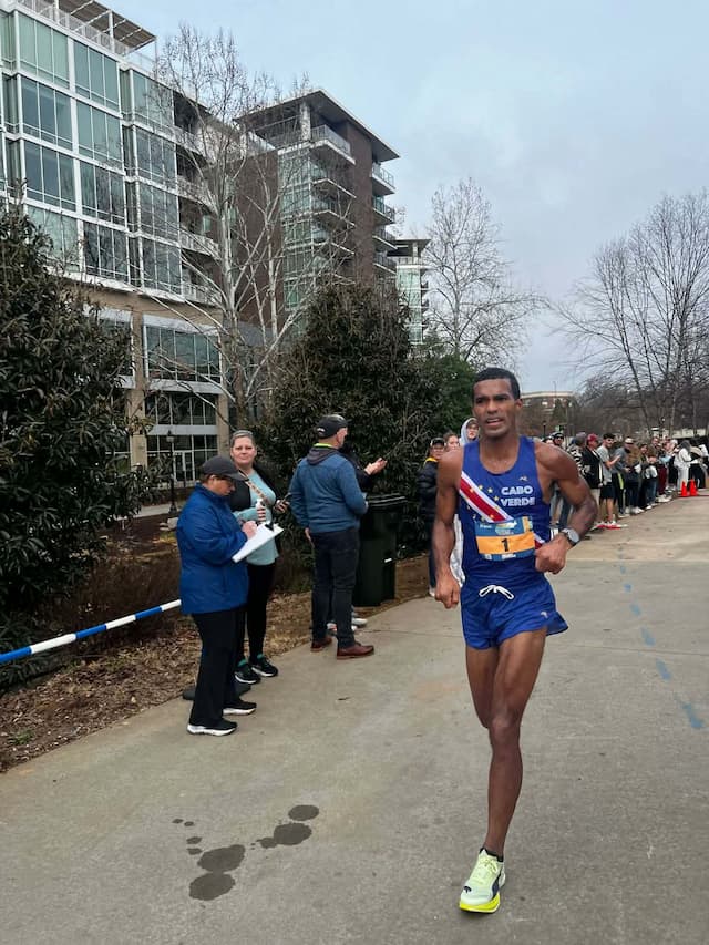 Atletismo EUA: Atleta Rúben Sança termina meia maratona de Greenville na 4ª posição.