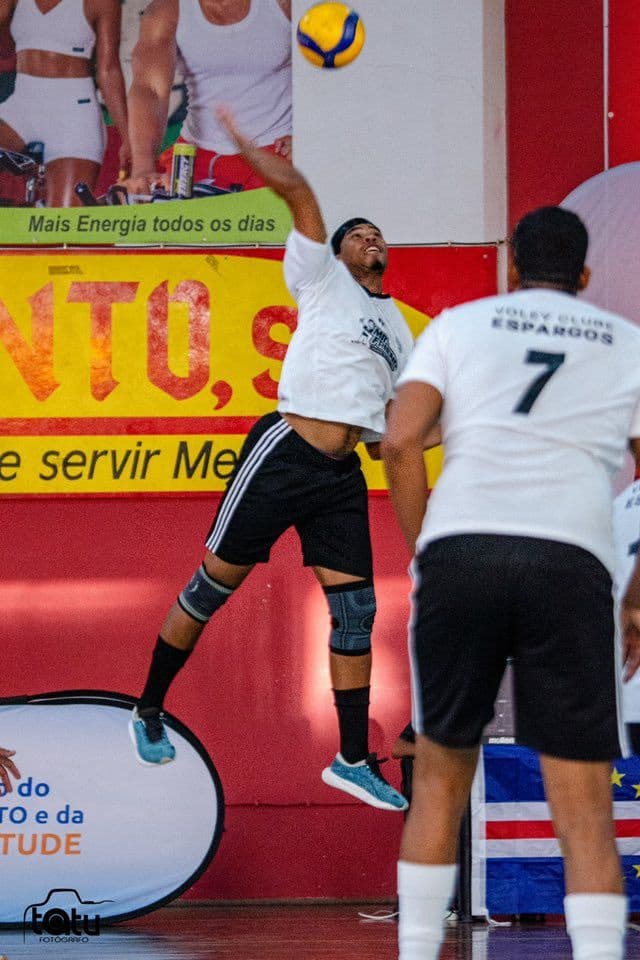 Volei Clube do Sal apurou-se para  final do campeonato nacional de voleibol masculino ao derrotar o Inter da Praia, feito também conseguido pelo Atlético que derrotou ABC
