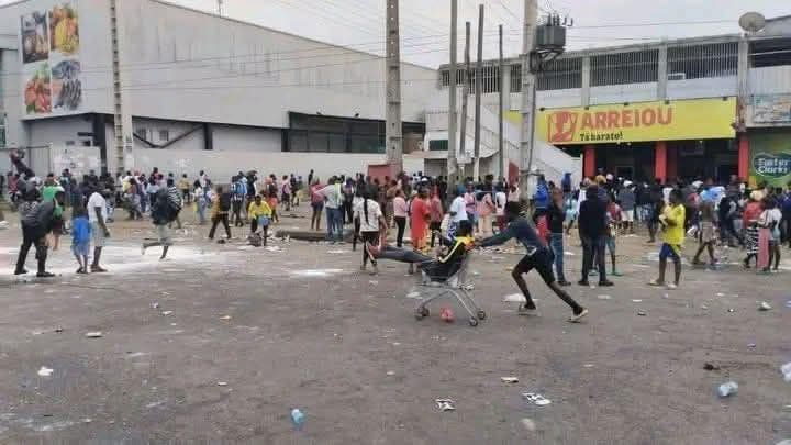 Vandalismo e pilhagem marcam greve dos taxistas em Luanda