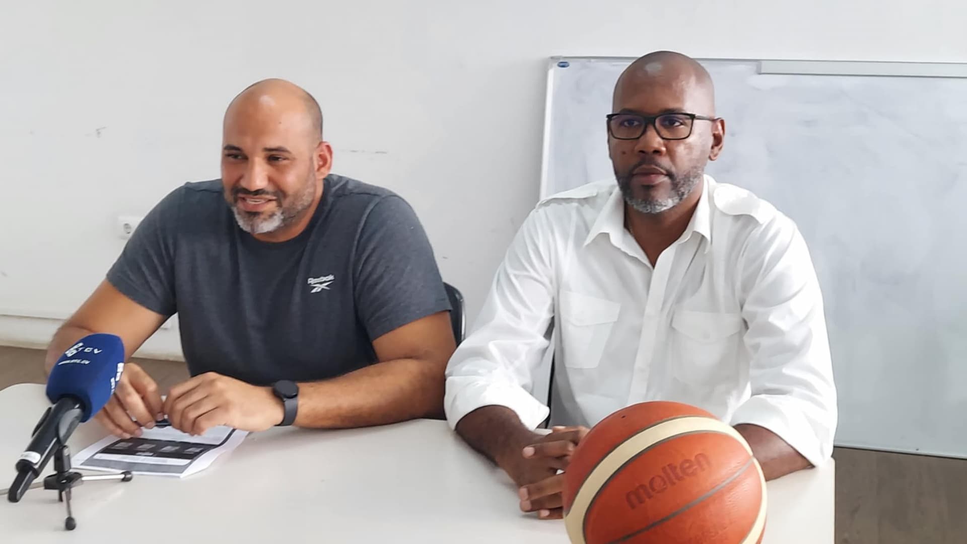 Equipa Técnica da Seleção de Basquetebol faz apresentação de 17 jogadores para o estágio em França