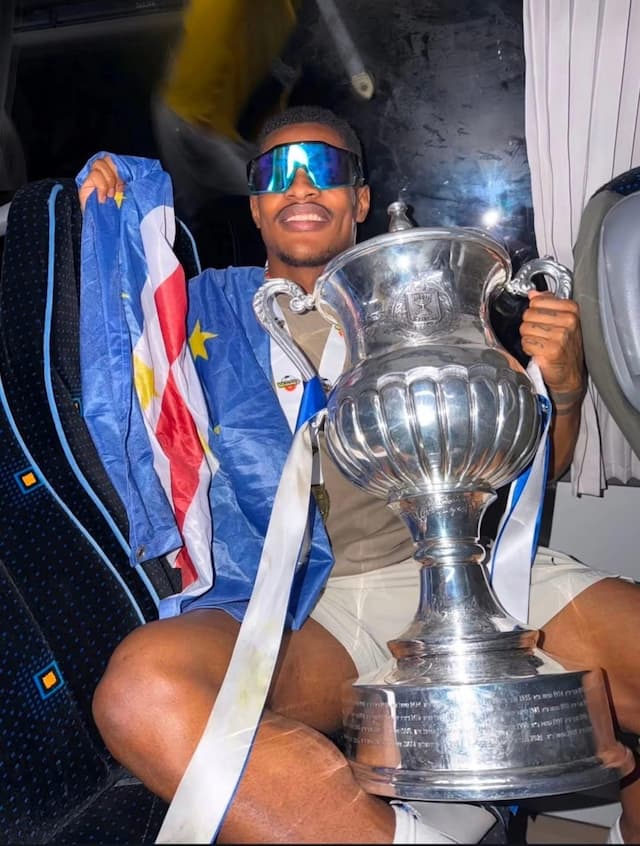 Futebol: Tubarão Azul Hélio Varela conquista a Taça de Israel