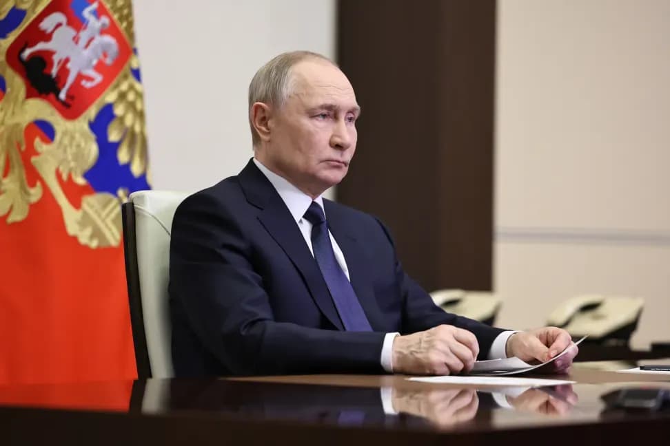 Putin garante que quaisquer tropas ocidentais na Ucrânia serão "um alvo legítimo"