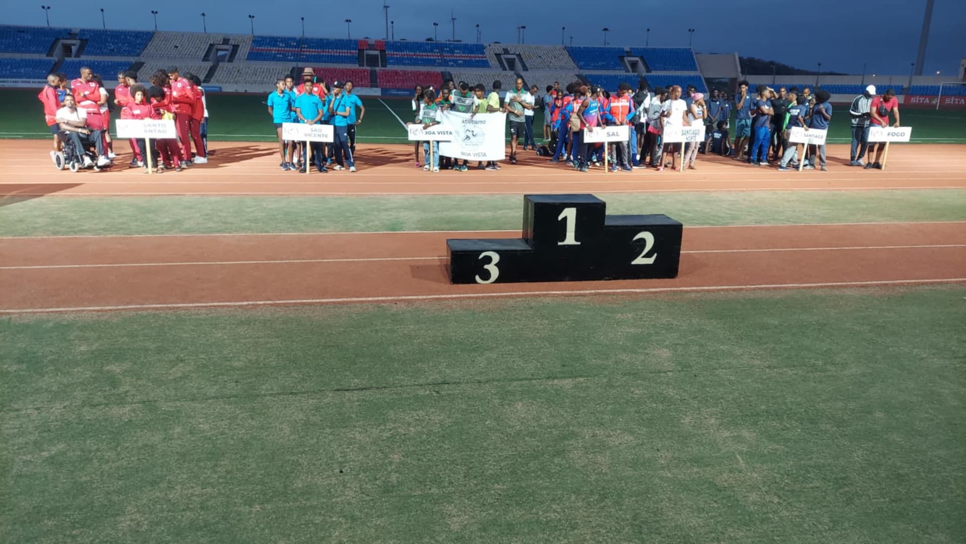 Termina os nacionais de atlestimo de pista com Santo Antao a dominar e os atletas uma vez mais, a pediram pistas de tartan na ilha