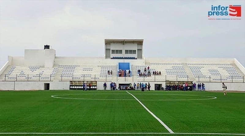 Futebol/Maio: Campeonato regional em risco pelo segundo ano consecutivo