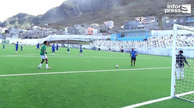 Estádio Municipal João Serra em Ponta do Sol já tem novo relvado 