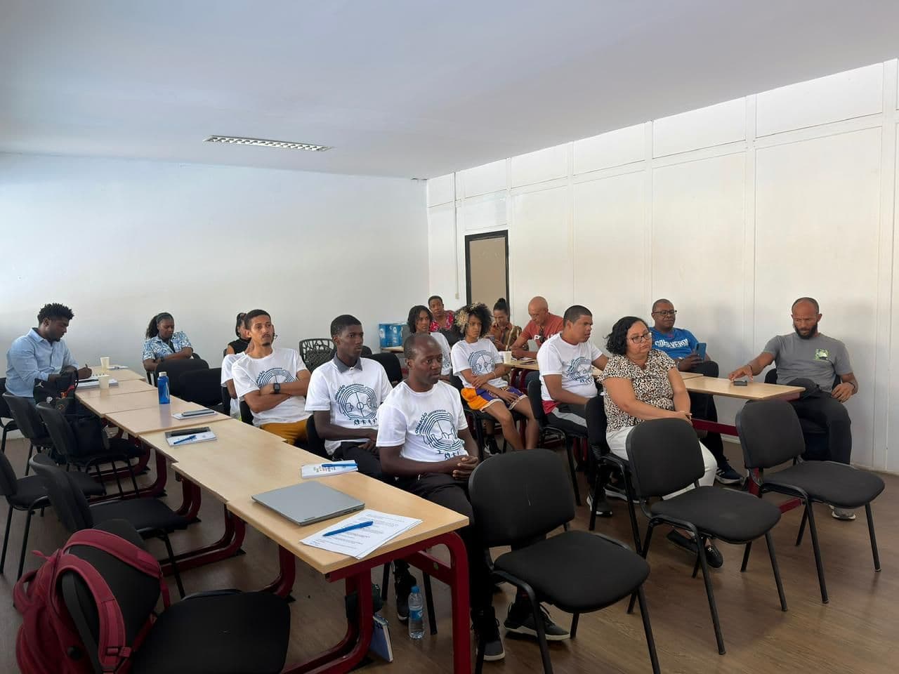 IDJ promove formação de monitores para impulsionar escolas de basquetebol nas comunidades
