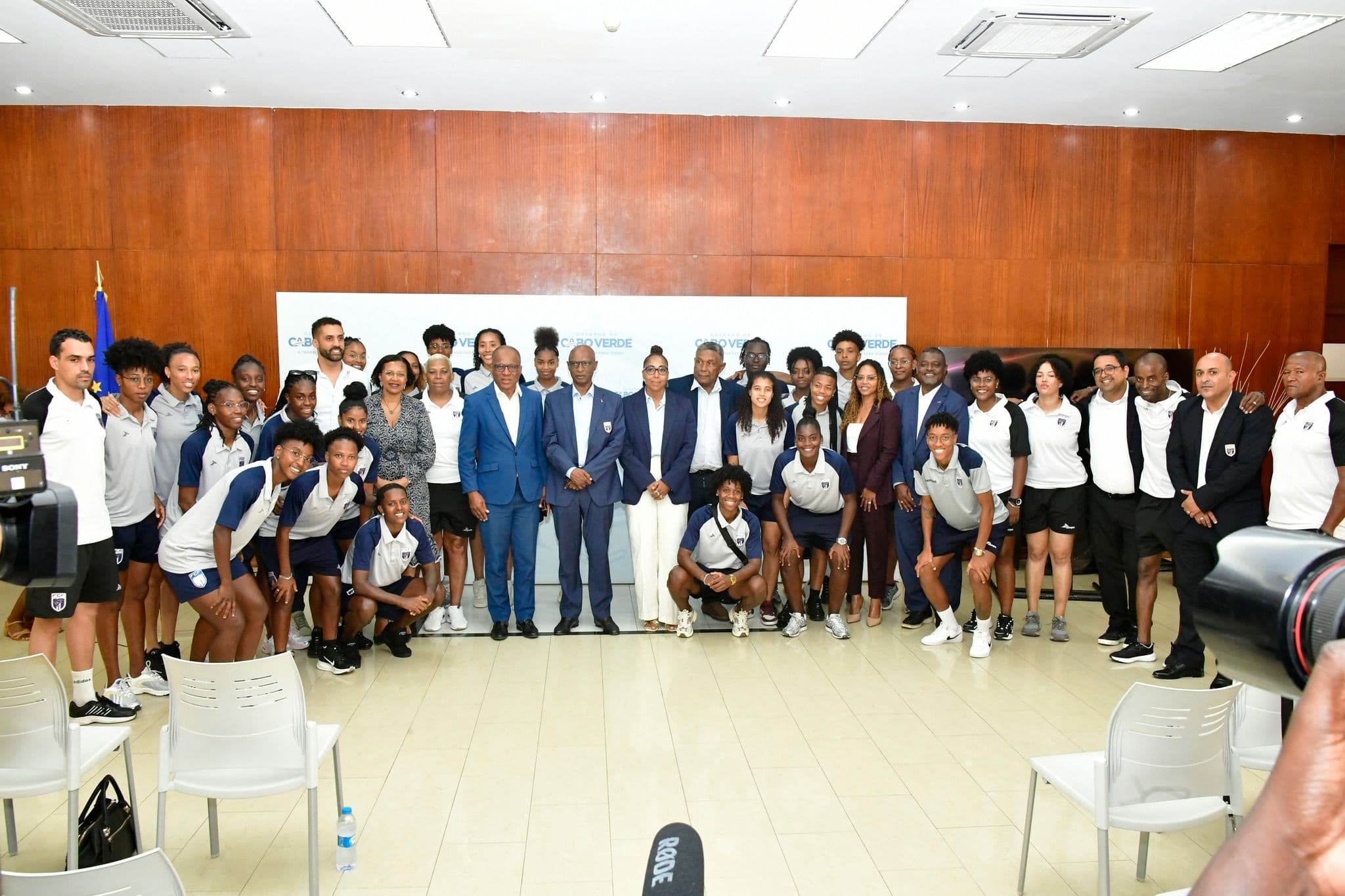 Qualificação CAN’2026: Primeiro-ministro incentiva selecção nacional de futebol feminina
