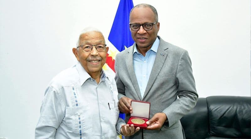 Fundação Amílcar Cabral agracia Governo com medalhão comemorativo do Centenário de Cabral