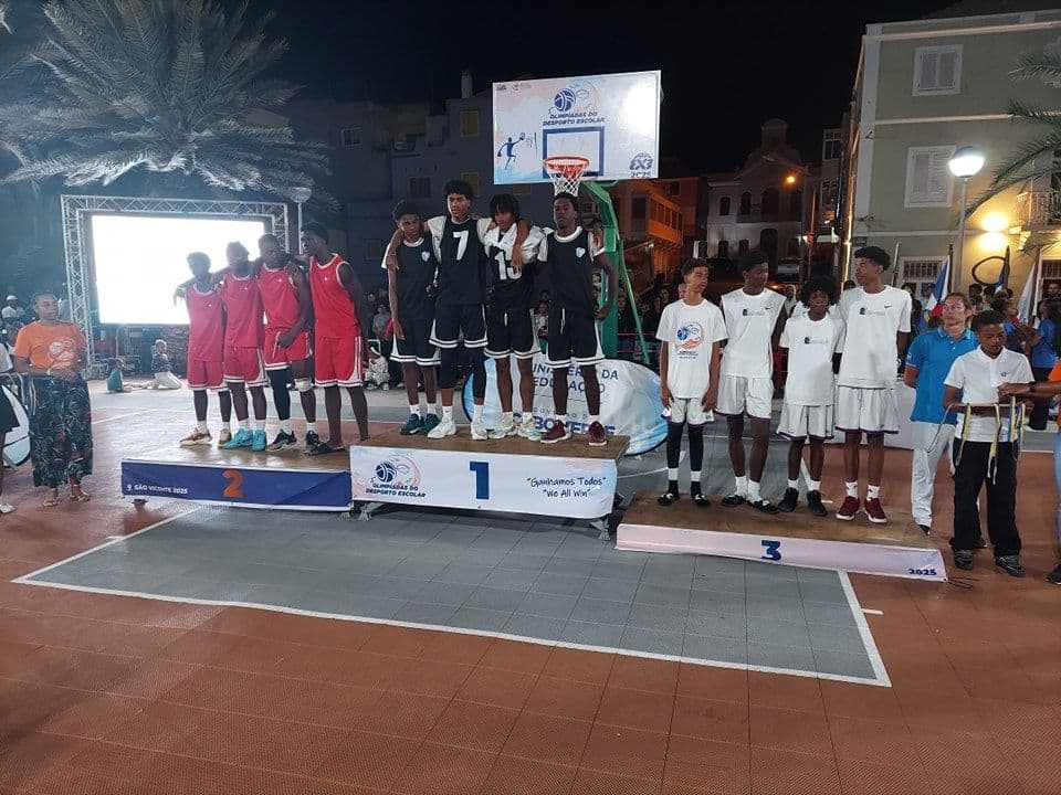 O.D.E: Escola secundária Amor de Deus medalha de ouro em masculino e feminino no Basquete 3×3