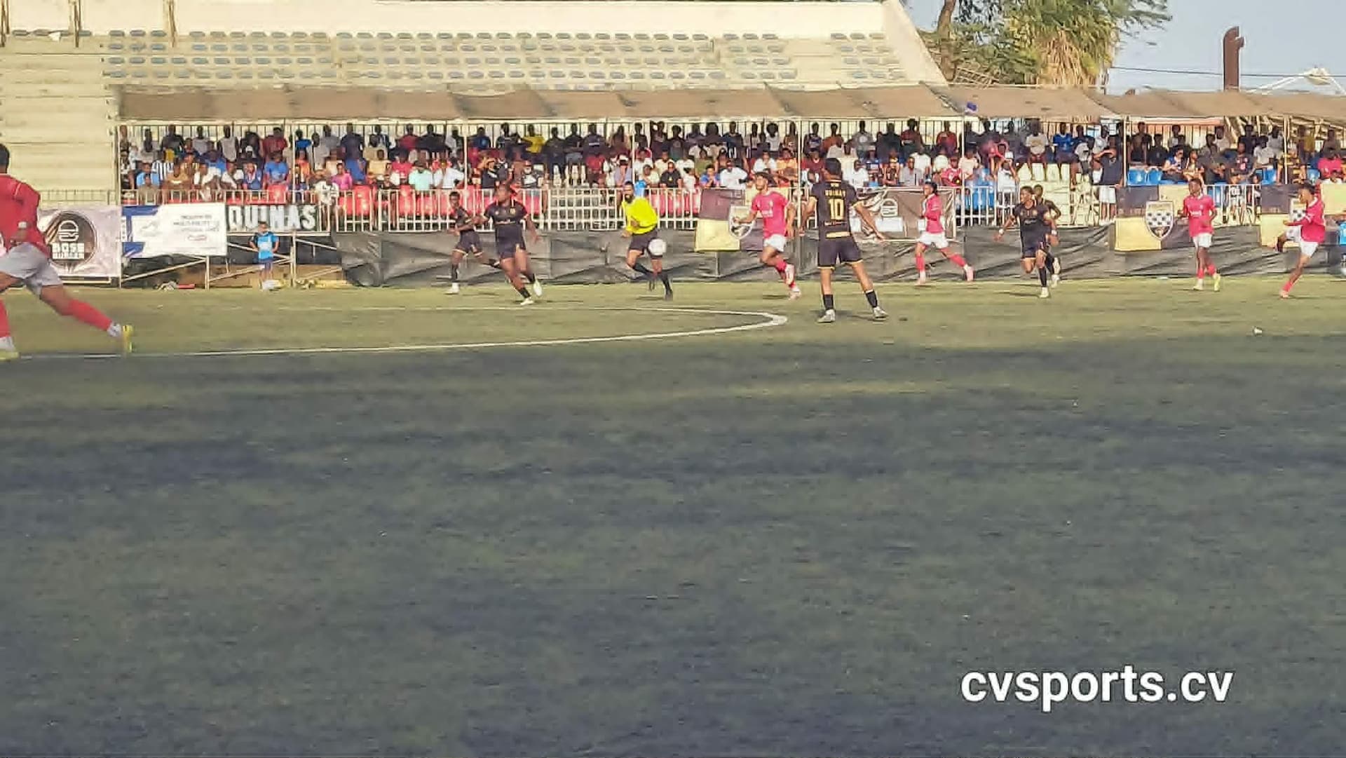 Boavista da Praia vence Mindelense de São Vicente no Estádio da Várzea 	