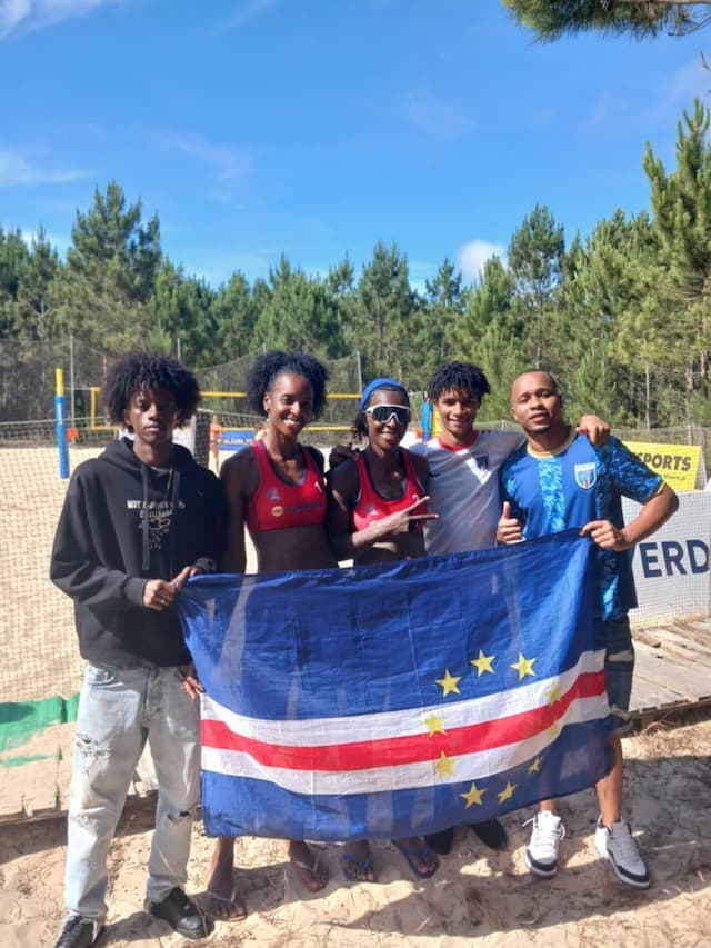 Dupla irmas Janice/Ludmila Varela vence dupla de Portugal e apura-se para meias finais torneio lusófono Voleibol de Praia