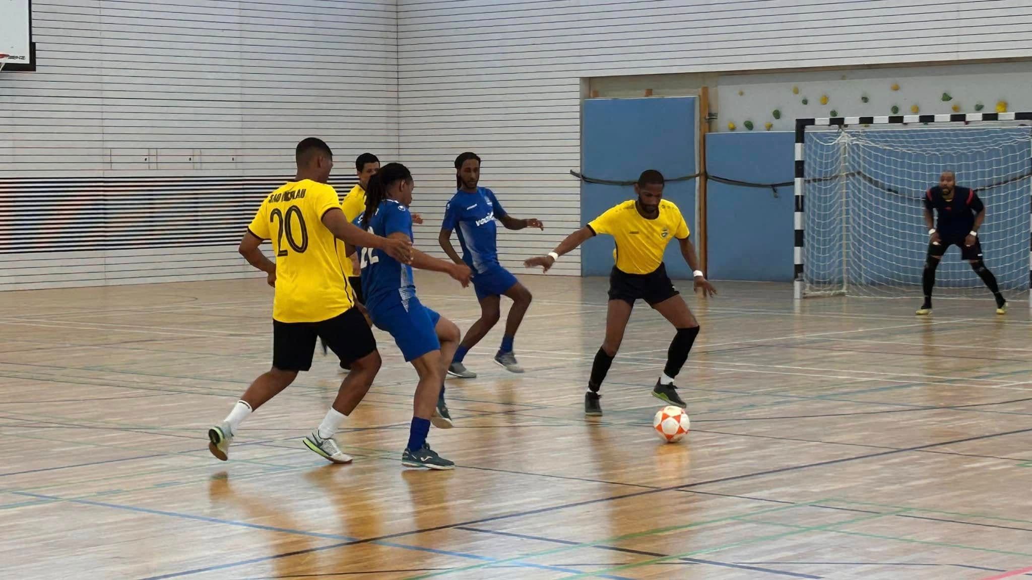 Torneio Inter ilhas de Futsal no Luxemburgo: Maio e Sal no Grupo-A , Santo Antão e São Vicente Apurados para Meias Finais