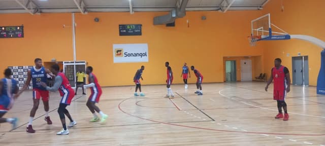 Seleção Nacional de Basquetebol masculina   fez mais um jogo treino em Luanda e venceu um Misto local