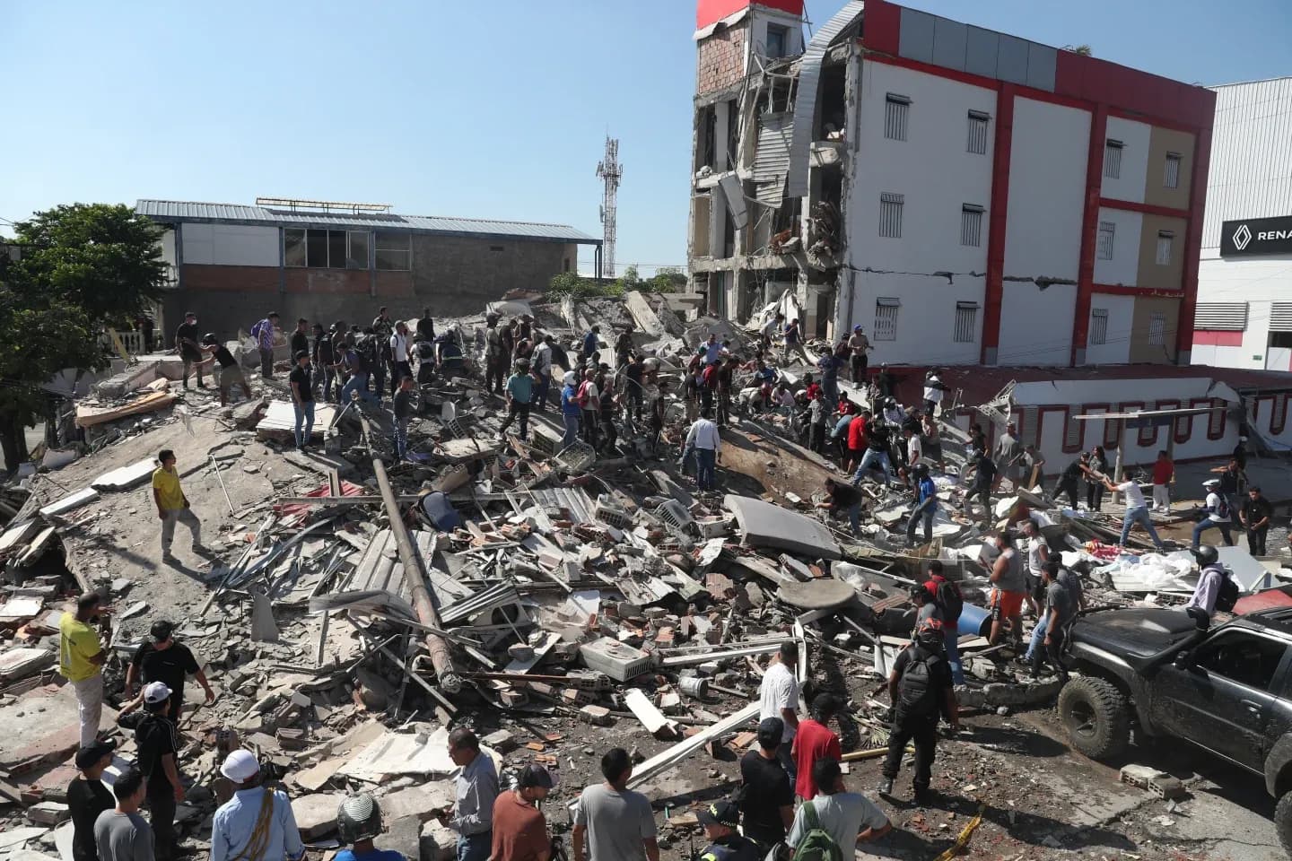 Pelo 111 mortos e 87 feridos no sismo - Presidente da Colômbia