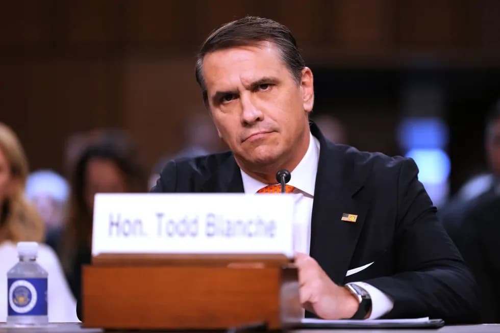 Blanche revoga fundo para aliados de Trump após senadores republicanos ameaçarem bloquear sua candidatura a procurador-geral.