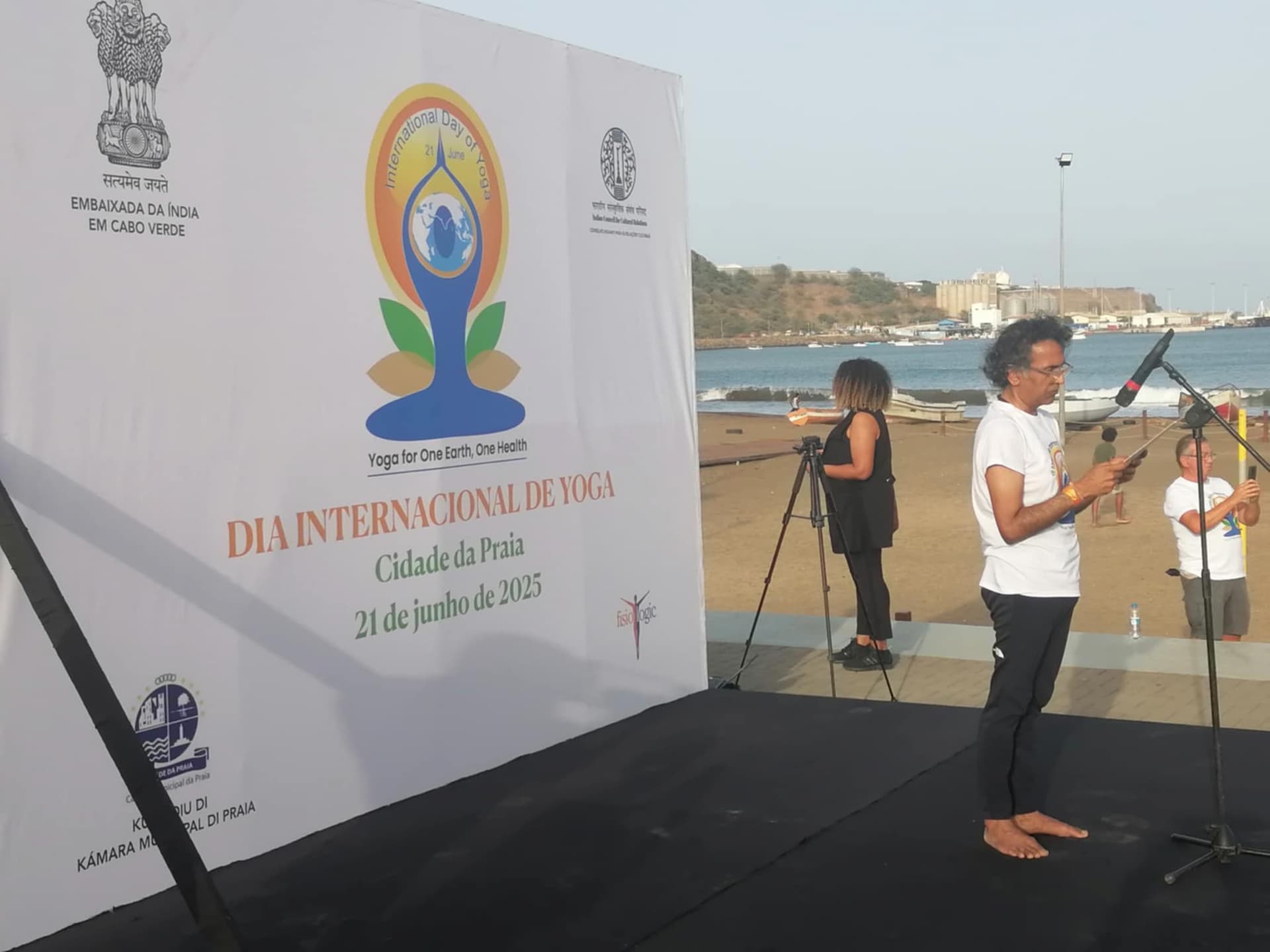 Embaixada da Índia em Cabo Verde promove sessão de Yoga para assinalar o dia internacional