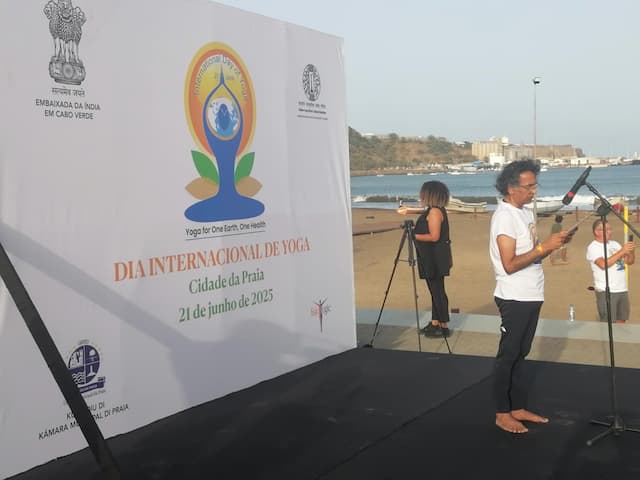 Embaixada da Índia em Cabo Verde promove sessão de Yoga para assinalar o dia internacional