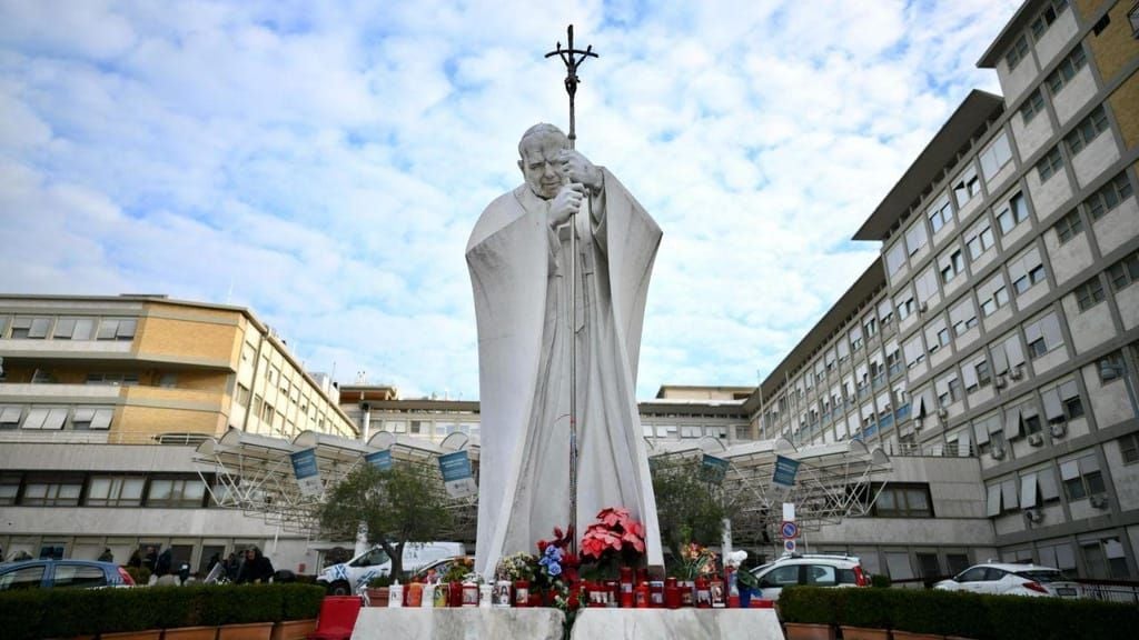 Papa Francisco em estado crítico. Crise respiratória obrigou a transfusões de sangue