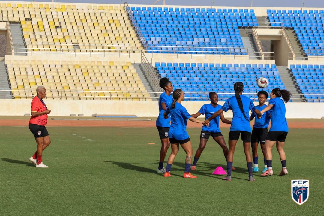 Equipa Técnica e Jogadoras da Seleção de Futebol confiantes na vitória no jogo desta quarta feira 
