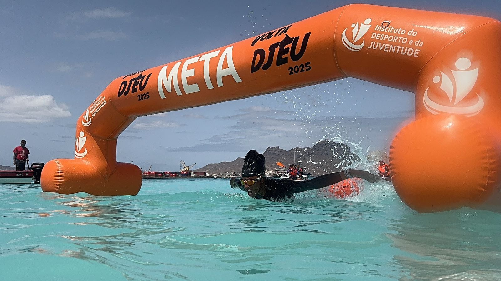 São Vicente: Gervásio Silva e Shannon Sutherland conquistam prova Volta a Djêu