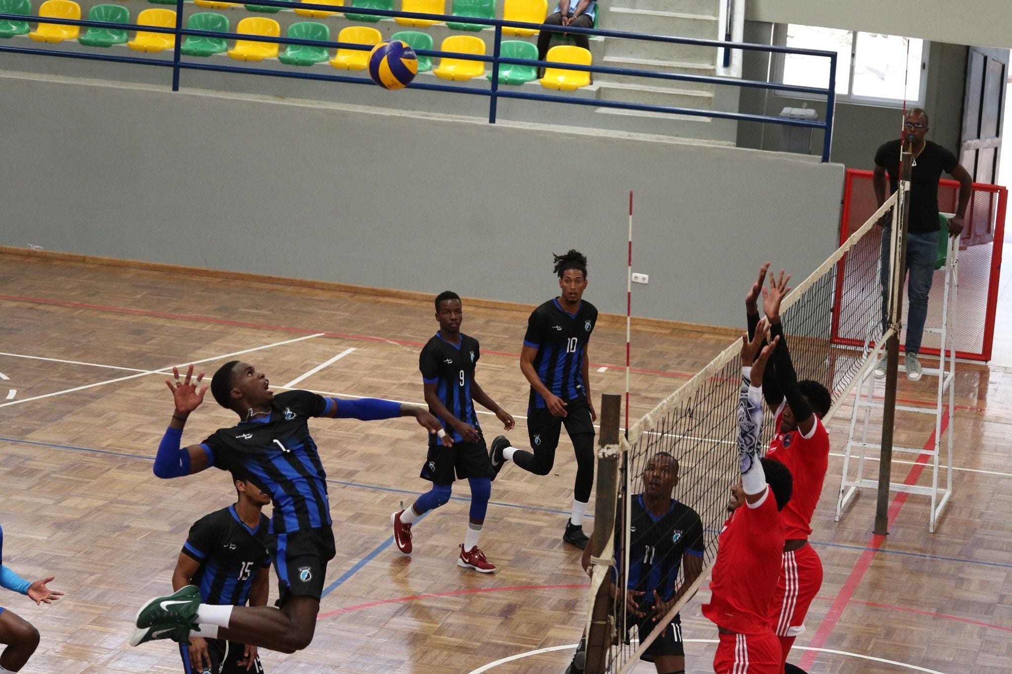 Fim de Semana com Jogos do Campeonato de Voleibol em Santiago Sul