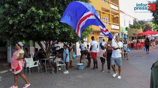 Mundial 2026/Praia: Cabo-verdianos rendidos a“garra” dos Tubarões Azuis após empate (2-2) com o Uruguai