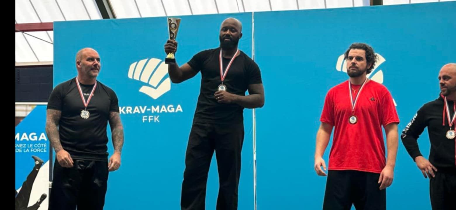 Anilton Varela conquista o título de campeão da França em Krava Magá