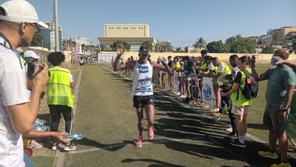 Artur Silva e Letícia Neves conquistam a  Corrida da Liberdade 2025