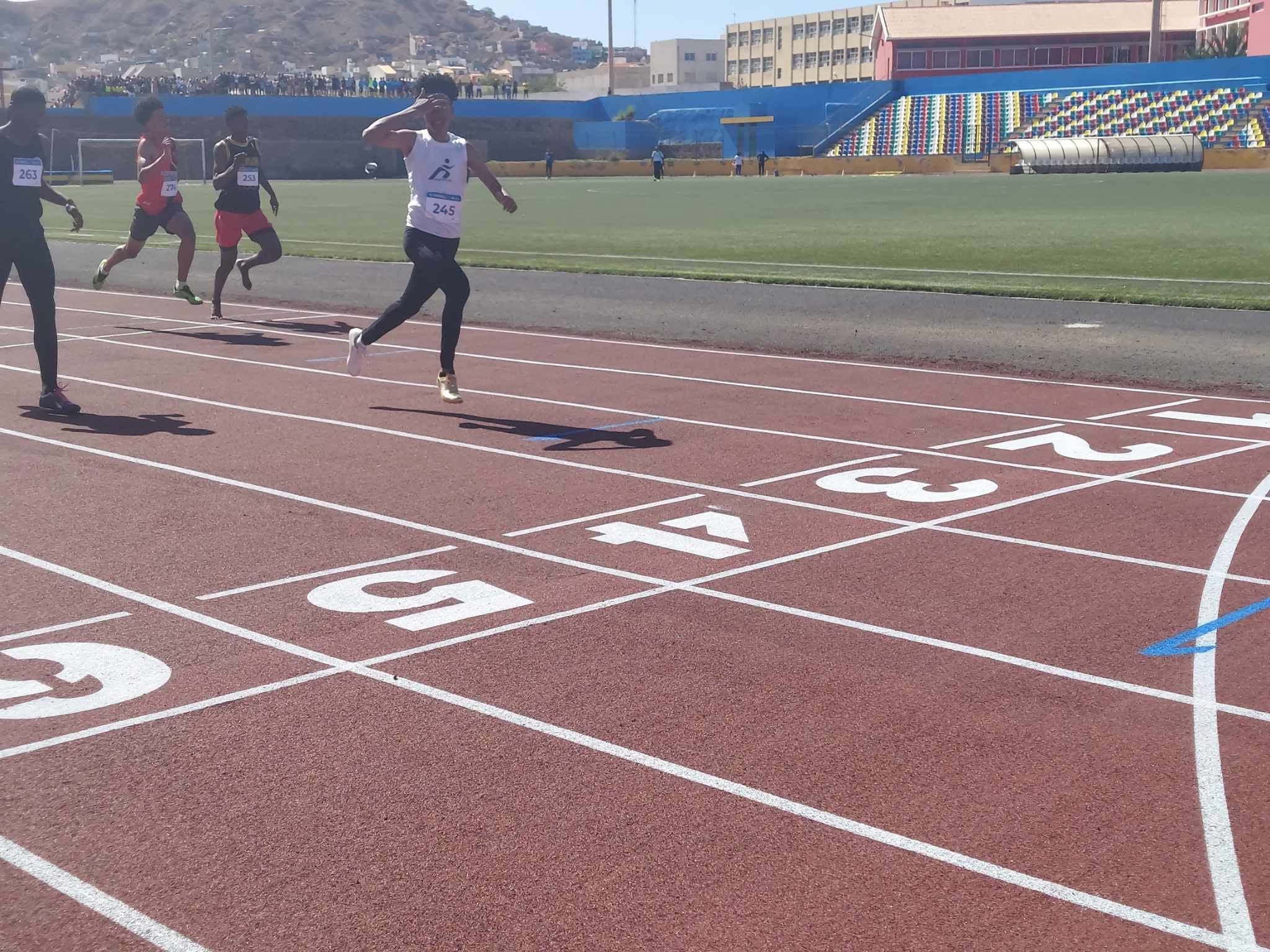 Olímpiadas Desporto Escolar: Gerson Vicente e Silvanilda Gomes campeões dos 200 metros masculino e feminino, respectivamente
