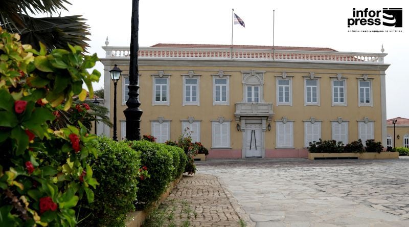 PGR abre instrução sobre Relatório de Auditoria Financeira da Presidência da República por vários crimes