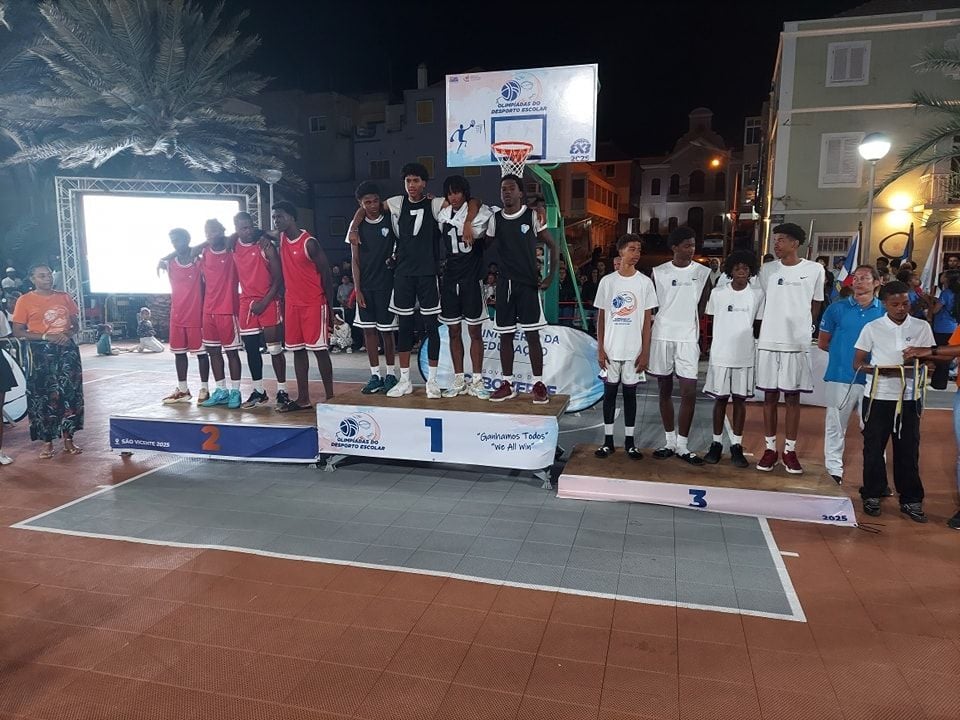 O.D.E: Escola secundária Amor de Deus medalha de ouro em masculino e feminino no Basquete 3×3
