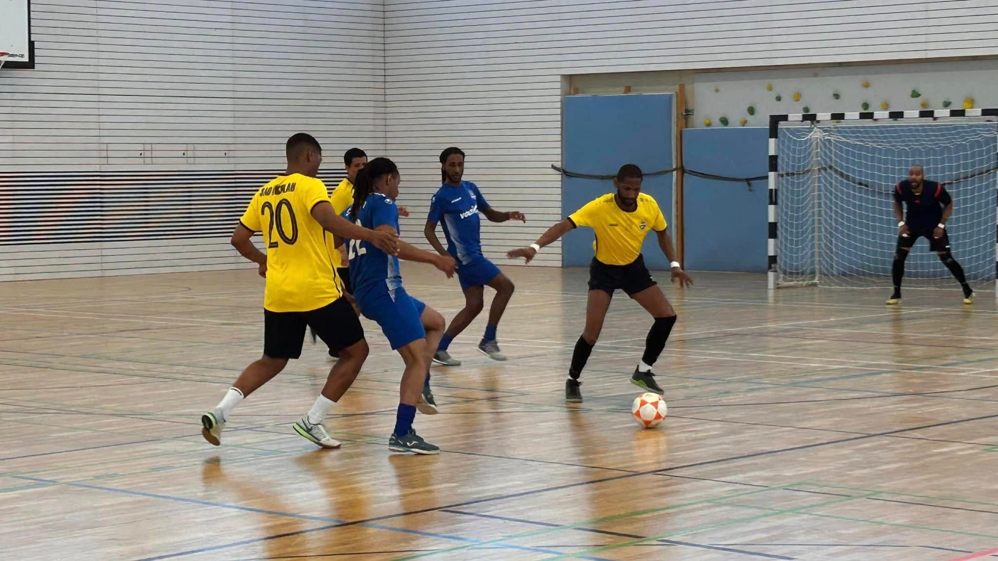 Torneio Inter ilhas de Futsal no Luxemburgo: Maio e Sal no Grupo-A , Santo Antão e São Vicente Apurados para Meias Finais