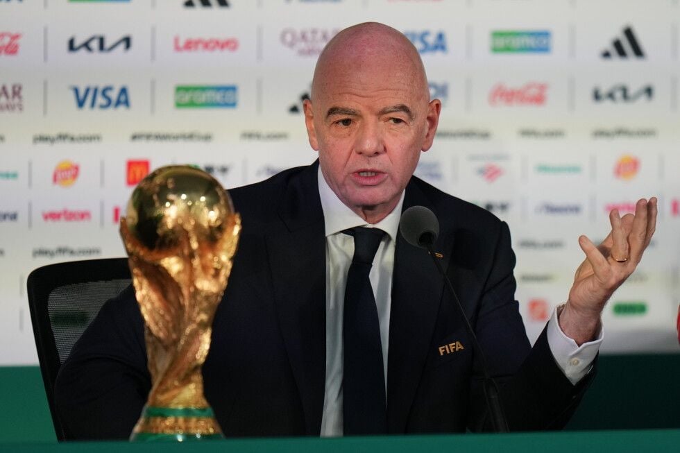 Nações europeias prometem boicote à Copa do Mundo da FIFA devido ao plano de investimento privado de Infantino, à medida que a oposição se espalha.