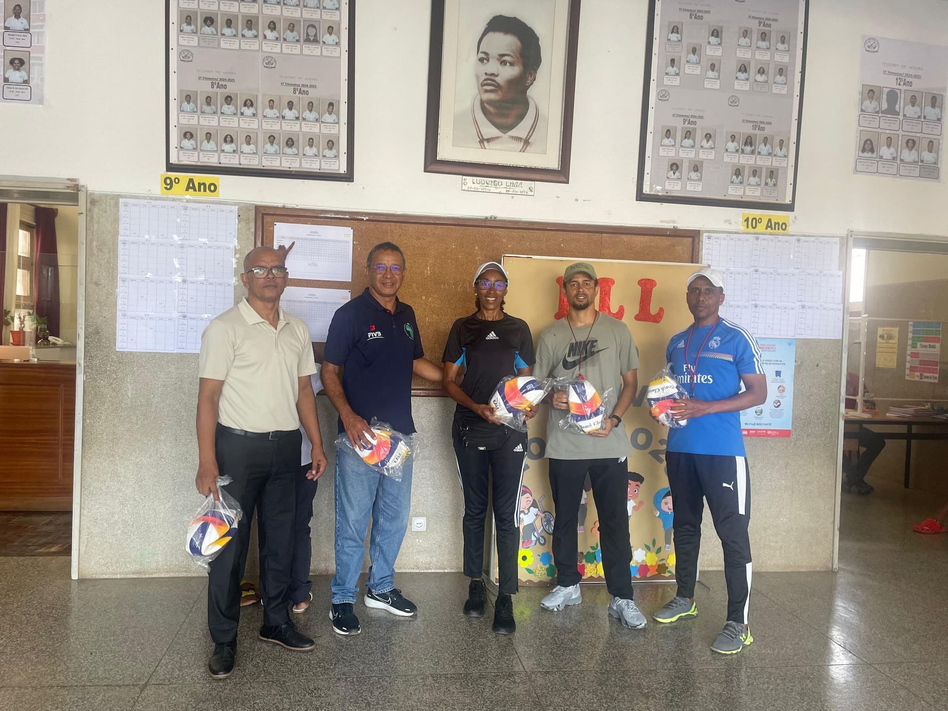 Presidente da Federação de Voleibol visita Liceu Ludgero Lima e oferece bolas de Beach Volei