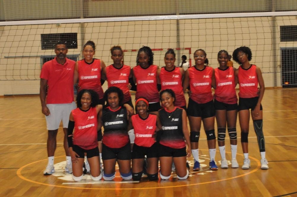 Voleibol: ABC da Praia vence Volei Clube Espargos do Sal e garante apuramegto à segunda fase
