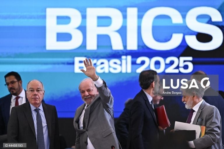 Brasil, China e Rússia reforçam diálogo financeiro antes da cimeira dos BRICS
