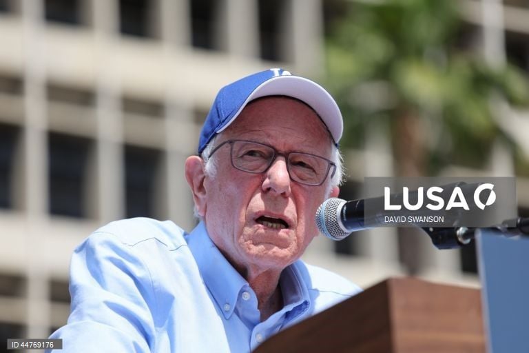 Senador norte-americano Bernie Sanders quer impedir Trump de atacar Teerão