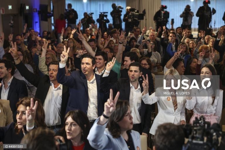 AD Coligaçao PSD/CDS vence eleições legislativas em Portugal