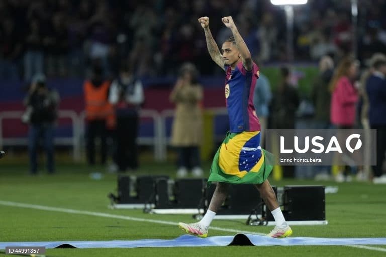 Raphinha eleito o melhor futebolista da Liga espanhola em 2024/25