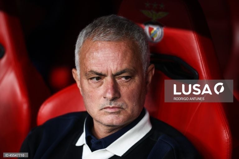 Mourinho confirma contactos e pergunta quem consegue dizer não ao Benfica