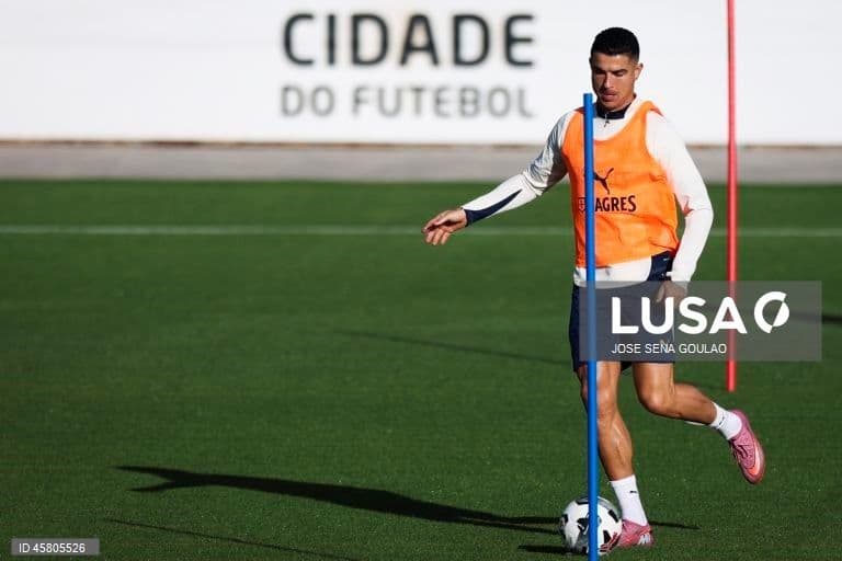 Cristiano Ronaldo é o primeiro futebolista multimilionário