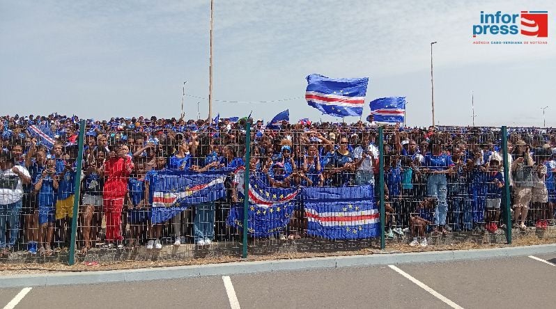 Cabo Verde comemora 51 anos de independência no dia em que recebe os Tubarões Azuis