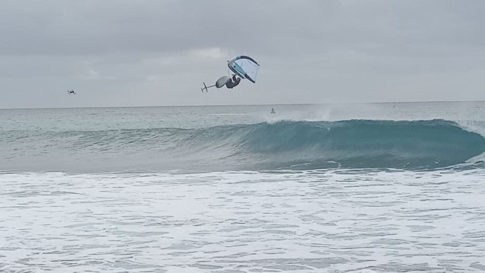 Espanhola Suardiaz Total "destrona" campeã mundial Moona Whyte em Ponta Preta em Wing-Foil