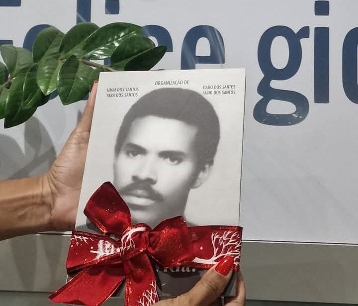 “Natal de Conhecimento”: Yara dos Santos contempla escolas de futebol com livros “Tiago, uma vida”