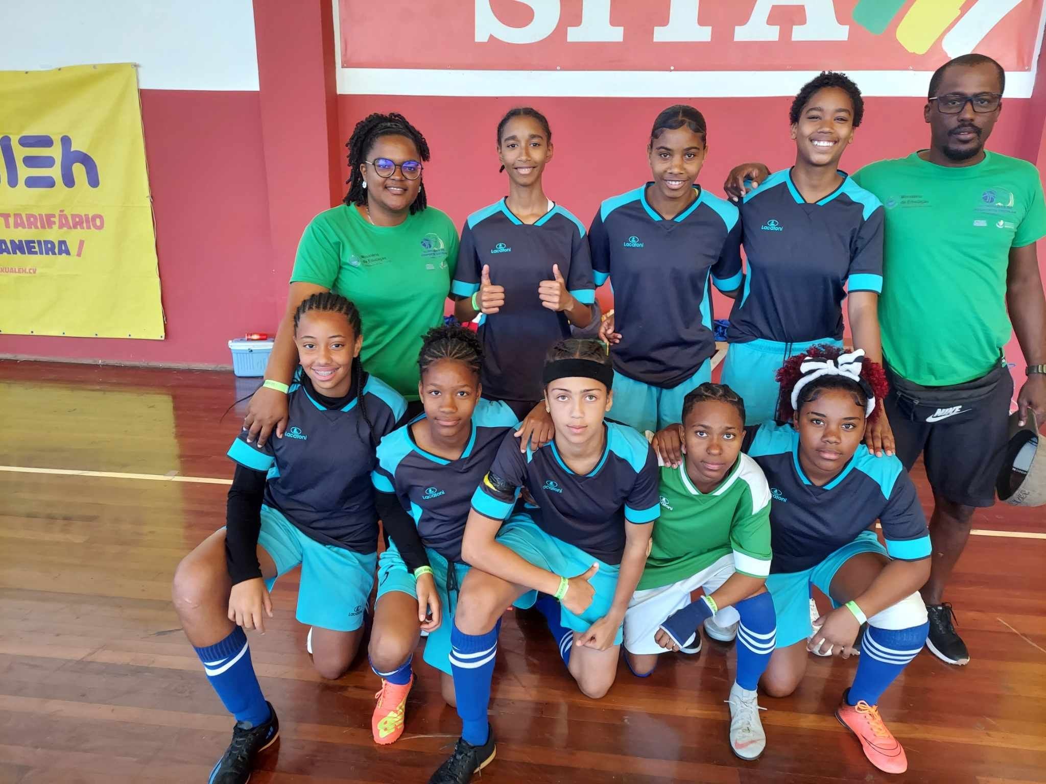O.D. Escolar 20025 em Mindelo: Escola Comercial e Insdustrial do Mindelo conquista medalha de Outro no Futsal feminino