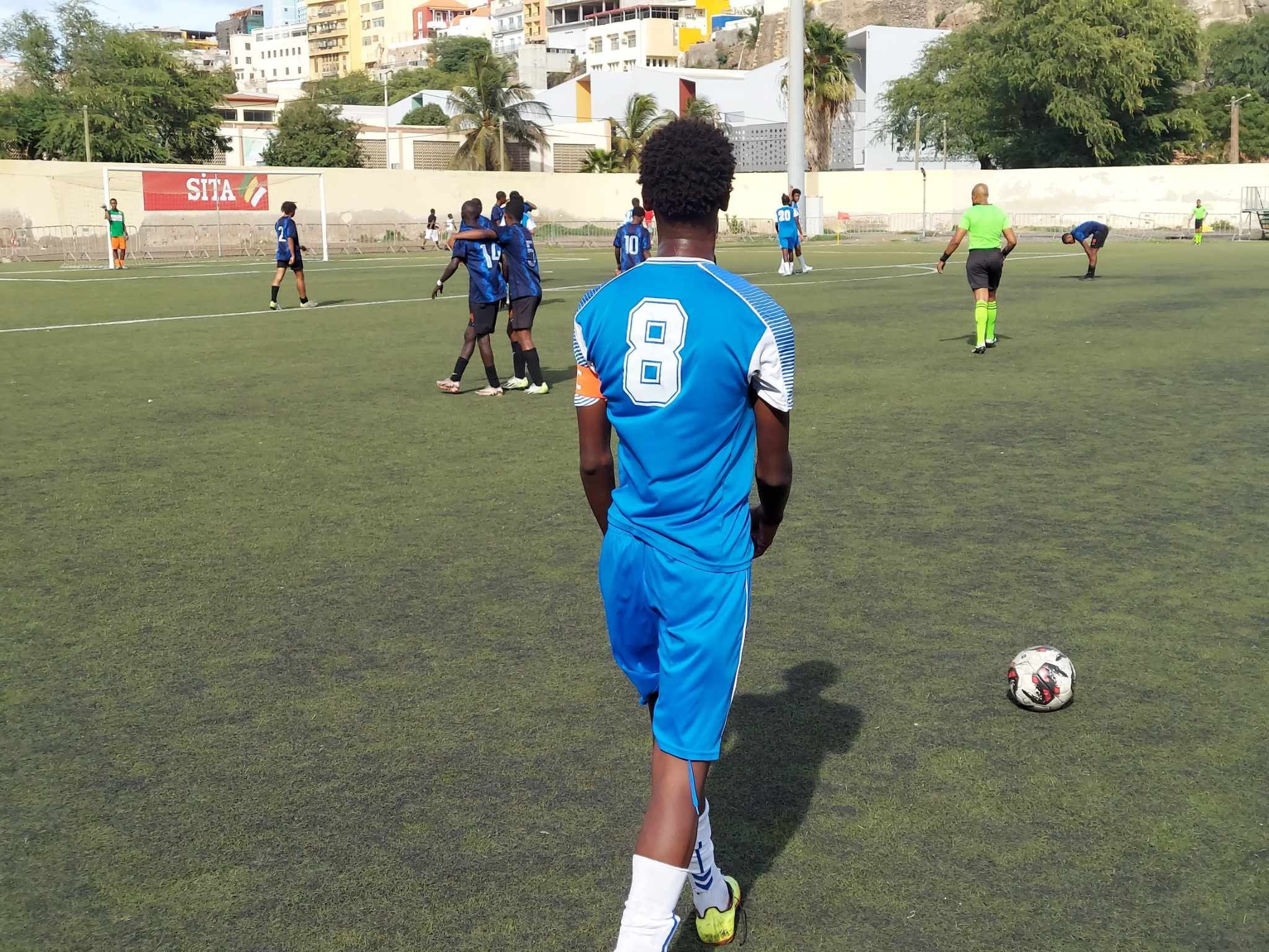 Depois de uma pausa, os jogos do Nacional de Futebol Sub-17 regressam esta 4ª feira, aos estádios da Várzea na Praia e Adérito Sena em Mindelo.