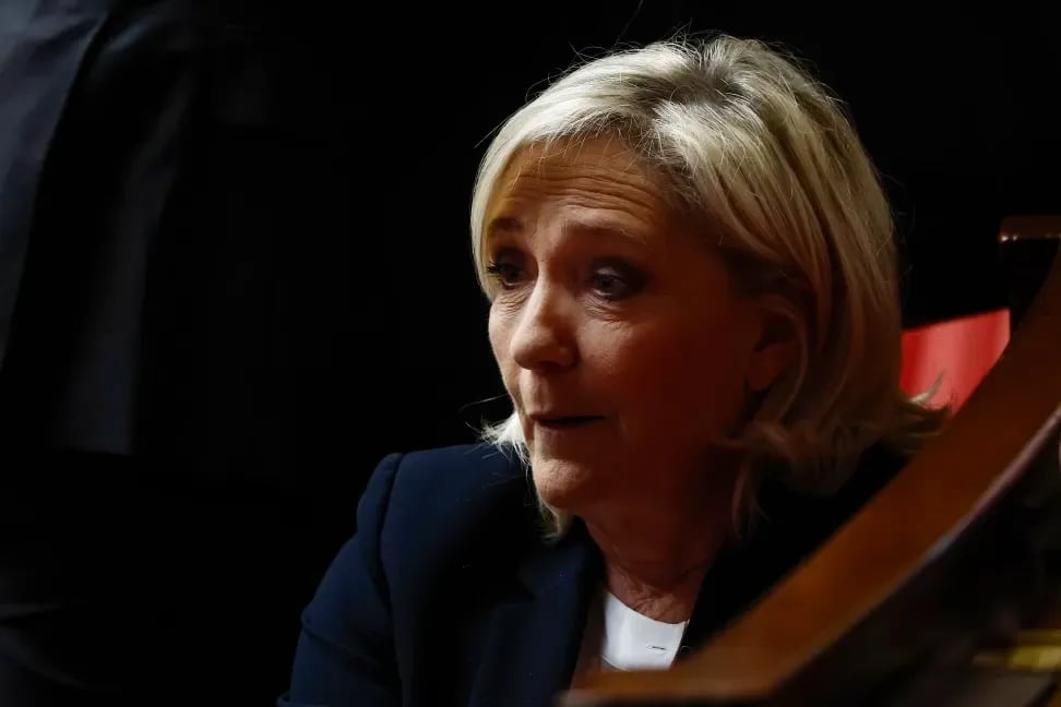 Tribunal francês prevê julgamento com decisão sobre inelegibilidade de Le Pen “no verão de 2026”