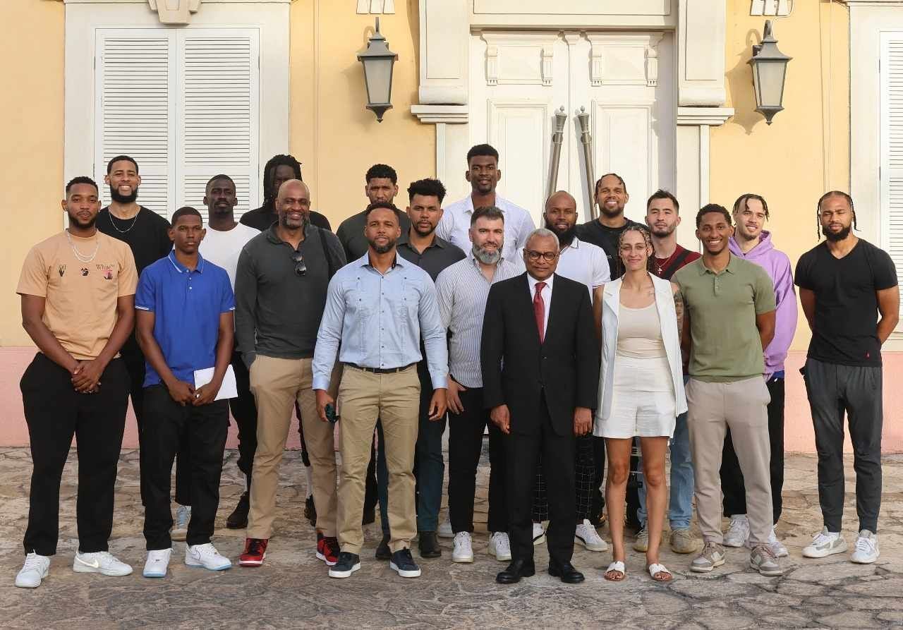 Presidente da República, José Neves recebeu elementos do Kriol Stars que vai participar no BAL em Dakar
