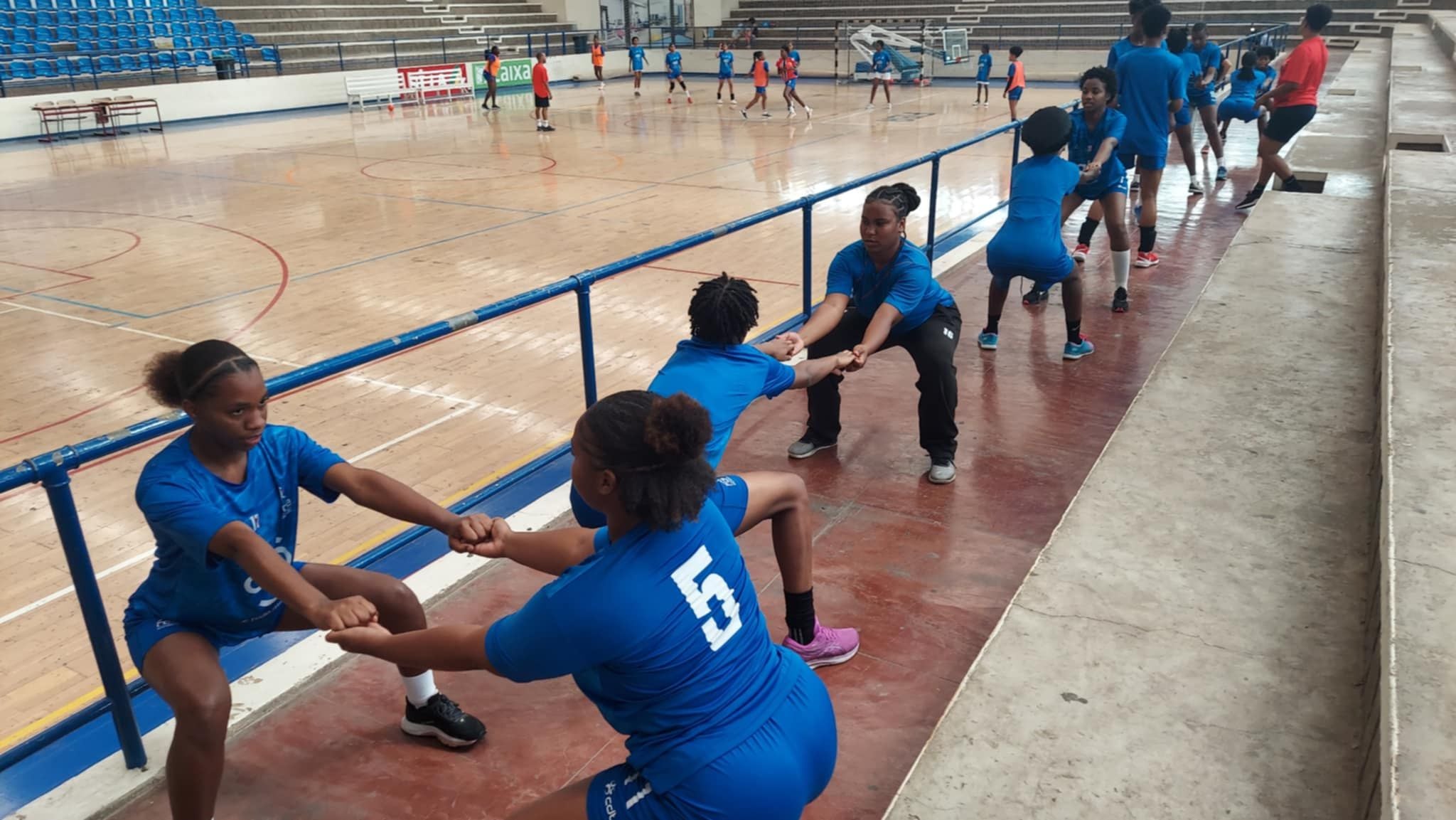 Seleção Nacional de Andebol Feminino Sub-19 trabalha no Vavá Duarte visando a participação no Trophy Challenge