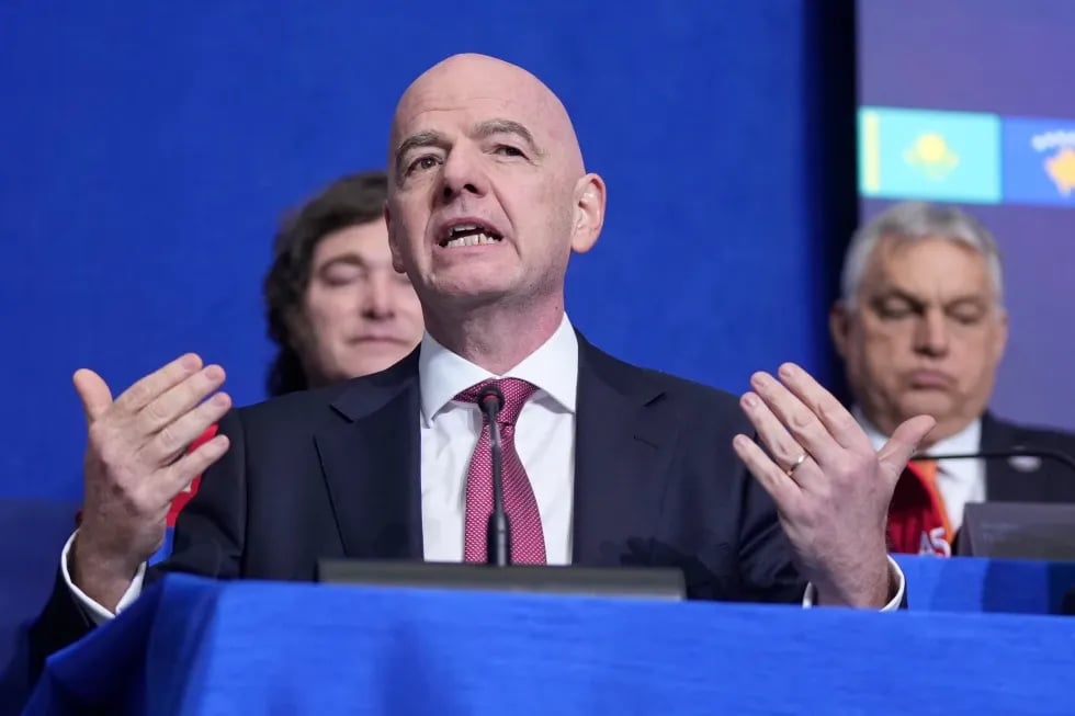 Infantino afirma ter conversado com Trump e recebido a garantia de que o Irão poderá ir aos Estados Unidos para a Copa do Mundo.